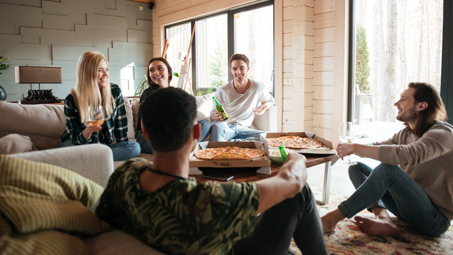 coloc - jeunes - pizza