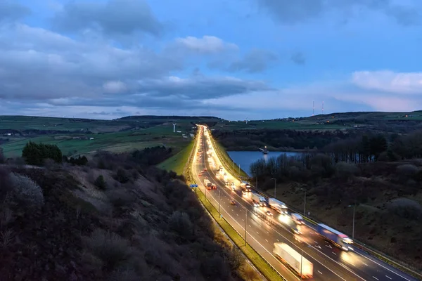 Les autoroutes au Royaume-Uni: M62 le soir