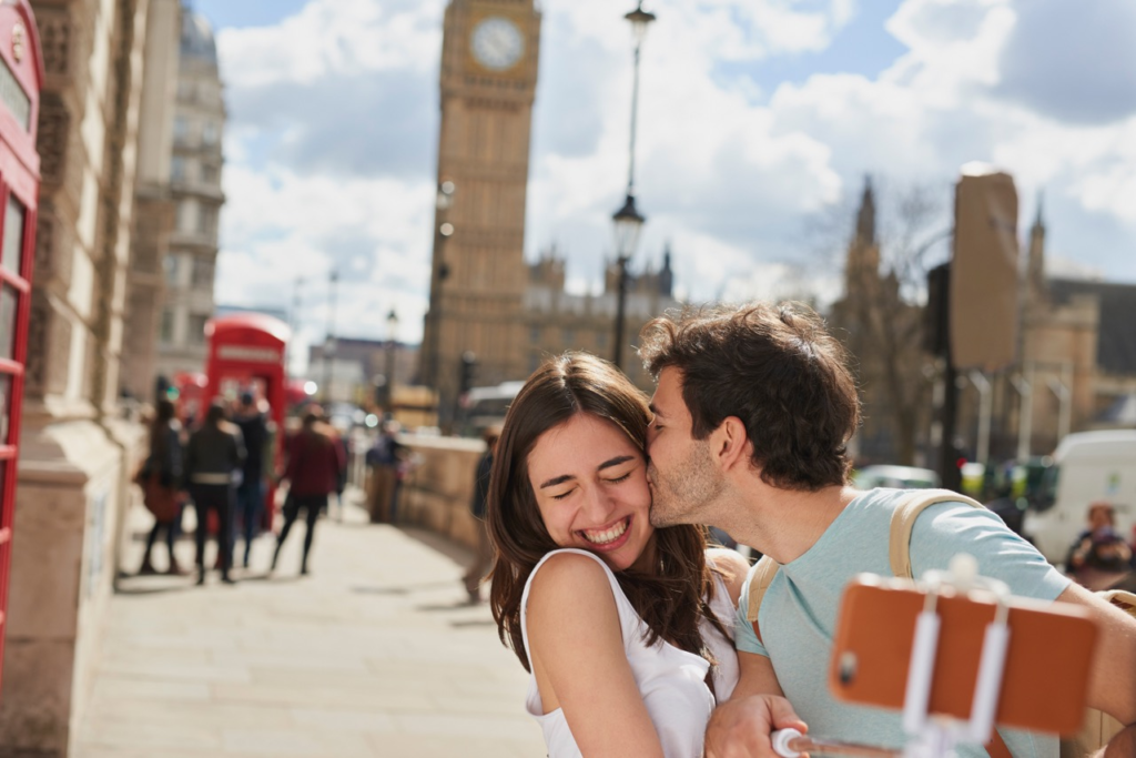 Saint Valentin à Londres: Deux amoureurx et la tour Big Ben