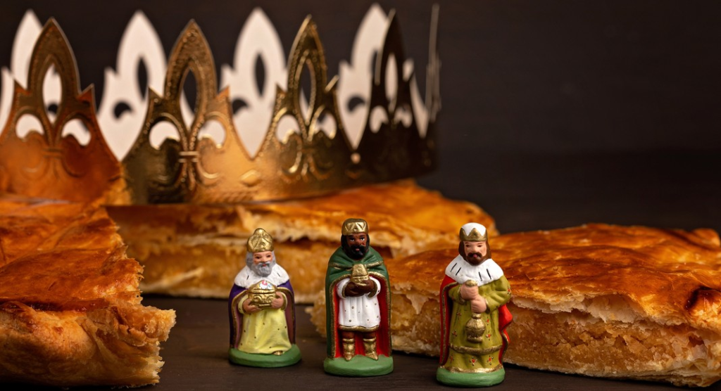 Figurines en vitrine: Le roi de la galette s'est pris de passion pour la  fève